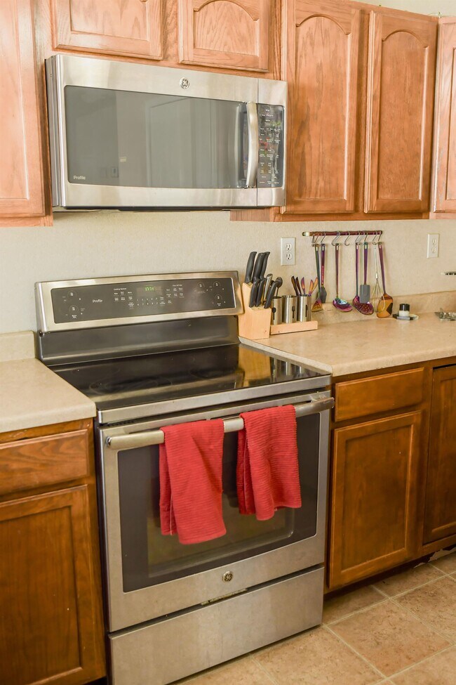 Building Photo - 9234 Red Fern Ln