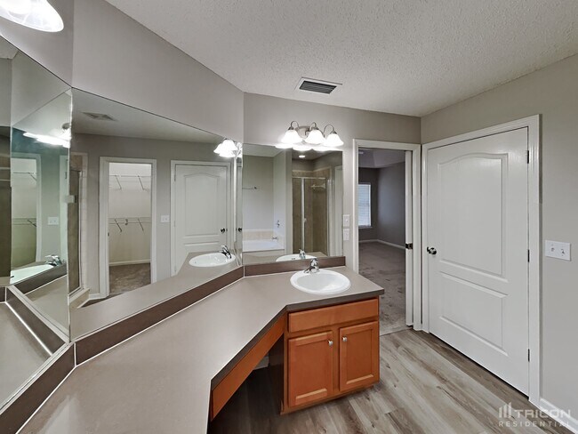 Building Photo - 87535 Creekside Dr