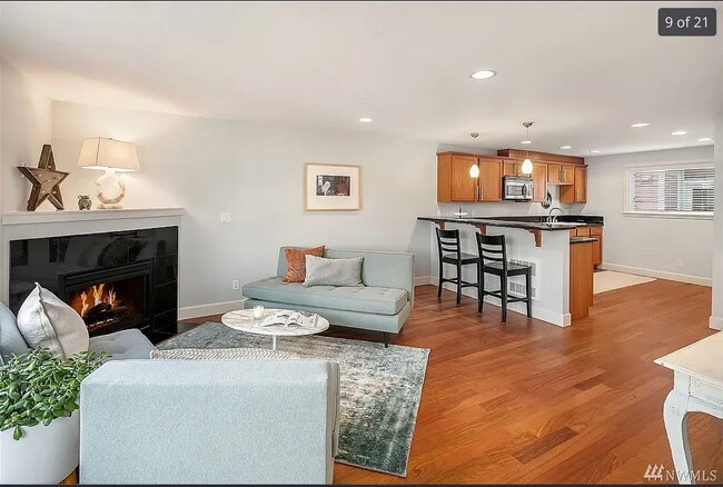 Building Photo - Modern 3Bed/3Bath Townhouse in Seattle - $3,400!!