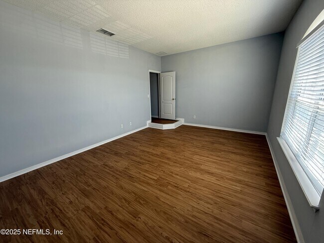 Building Photo - 3040 Postmill Dr