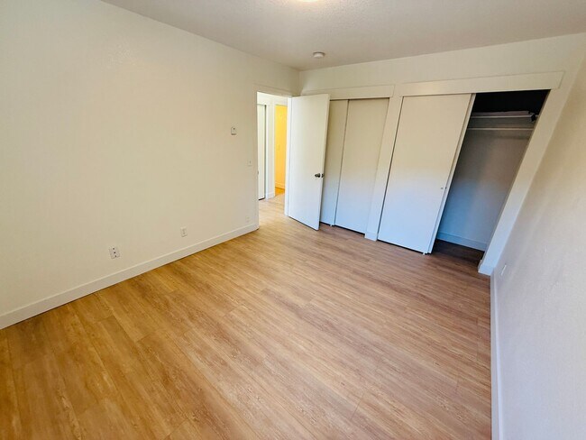 Building Photo - 2 bed 1 bath apartment for rent in South Lake Tahoe