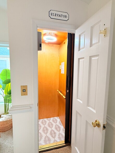 Building Photo - 105 Fairytale Ln