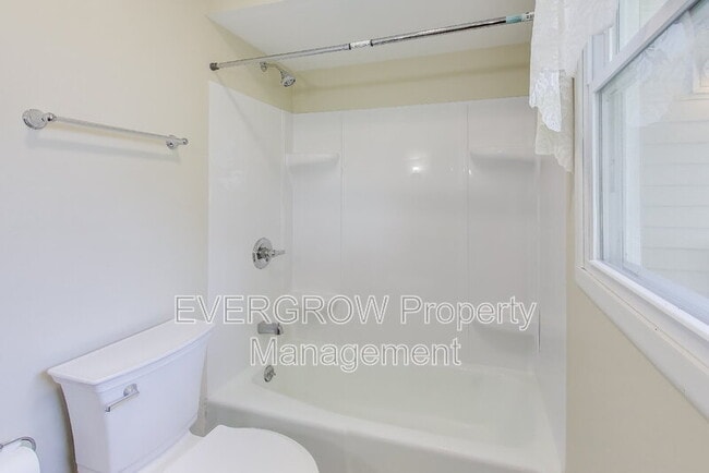 Building Photo - 705 Orchard Ln