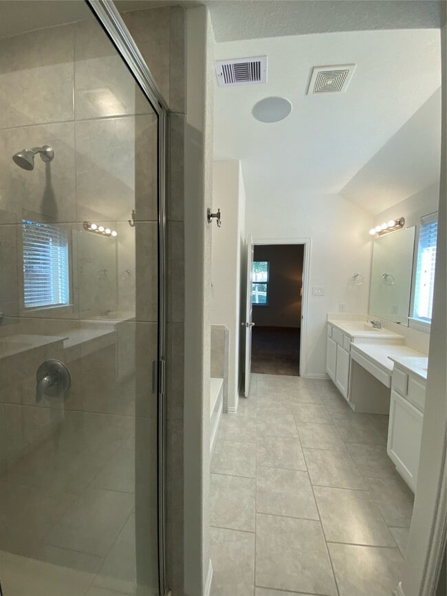 Building Photo - 210 Emory Birch