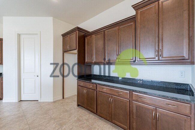 Building Photo - Beautiful Views!