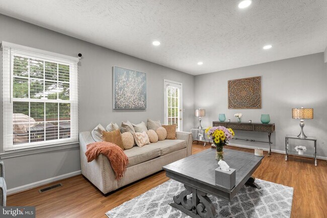 Building Photo - 43982 Choptank Terrace