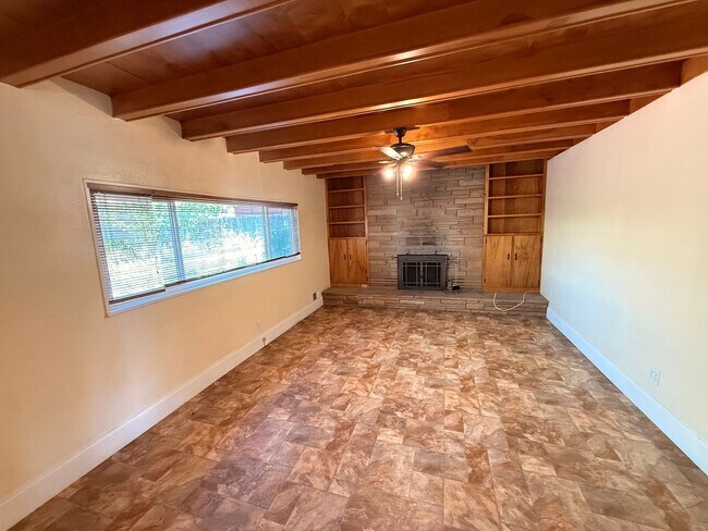 Building Photo - Garden home in Sandia Ridge