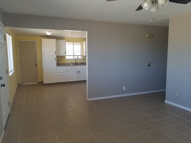 Building Photo - 3-bedroom 2-bath with garage