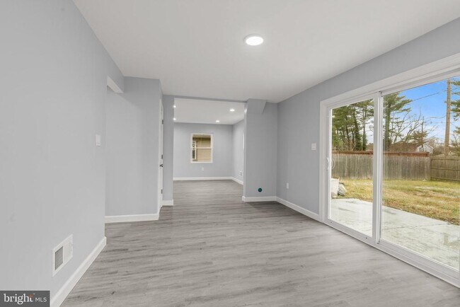 Building Photo - 34 Hinsdale Ln