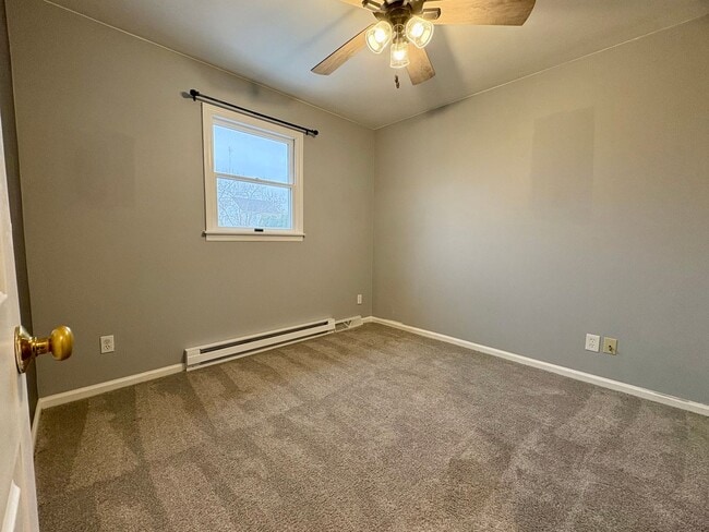 Building Photo - 3 Bedroom 1.5 Bathroom in Elizabethtown!