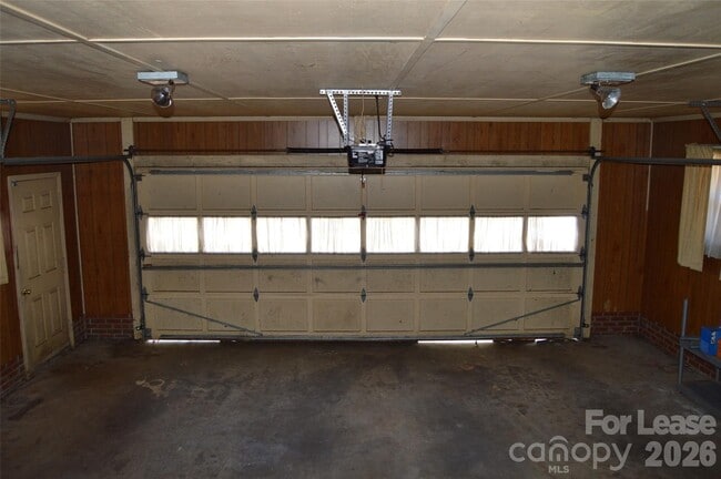 Building Photo - 516 S Green St