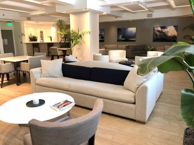 Building Photo - 100 Lincoln Rd