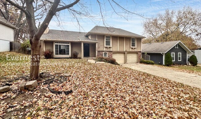 Building Photo - 309 SW Richwood Ln