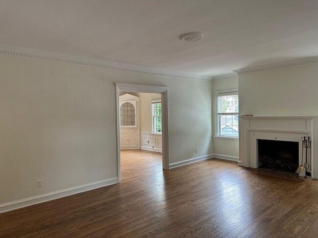 Building Photo - 2227 E Woodstock Pl