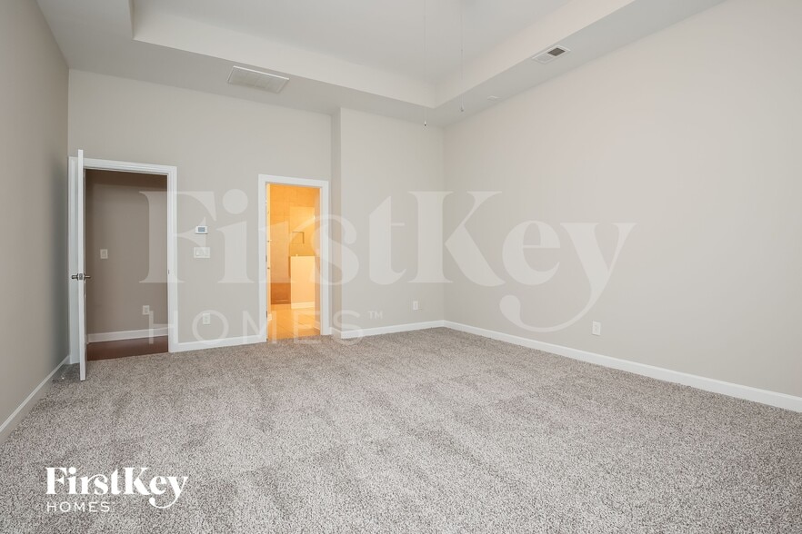 Building Photo - 215 Topsaw Ln