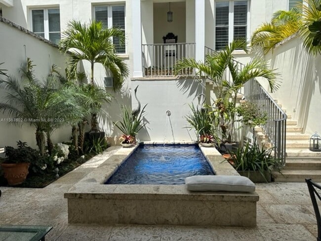 Building Photo - 645 Almeria Ave