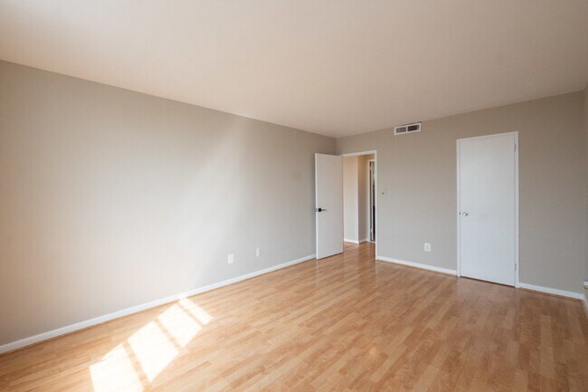 Building Photo - 4600 Duke St