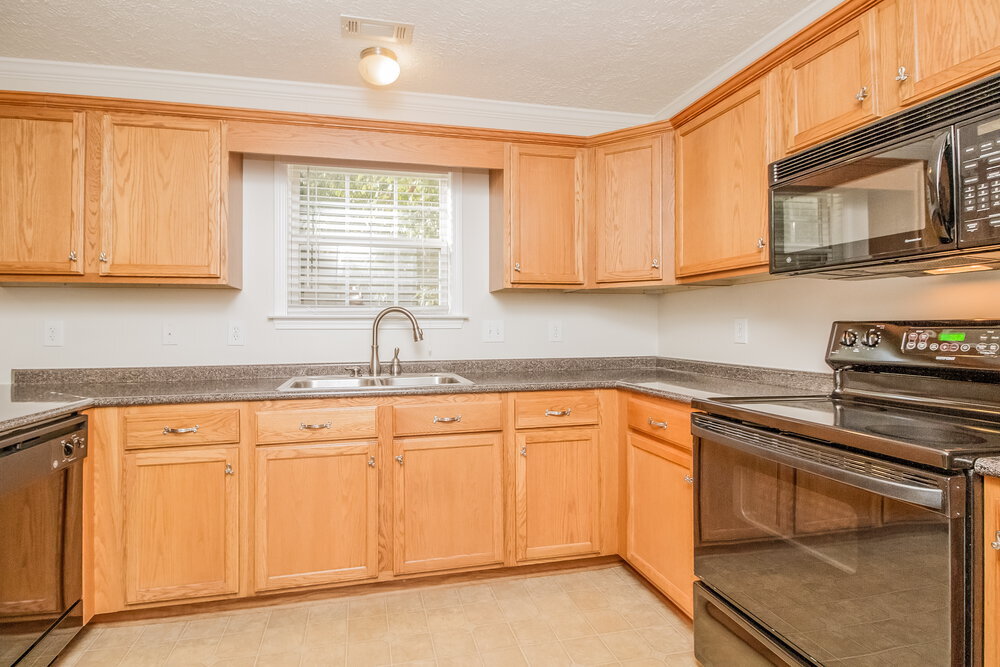 Building Photo - 3155 Hardwood Dr