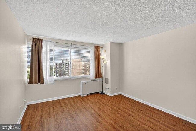 Building Photo - 5500 Friendship Blvd