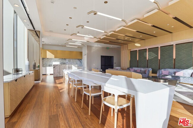 Building Photo - 889 Francisco St