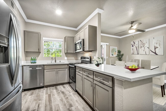 Building Photo - Oak Brook Apartments