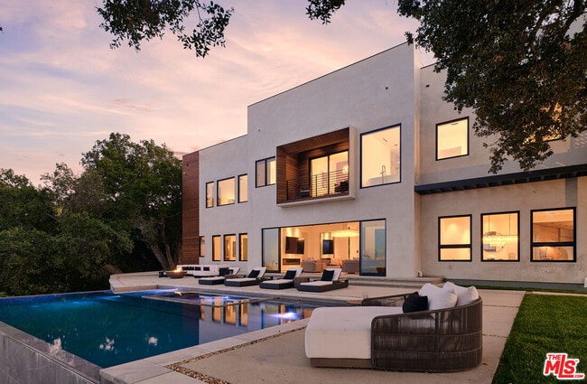 Building Photo - 13331 Mulholland Dr