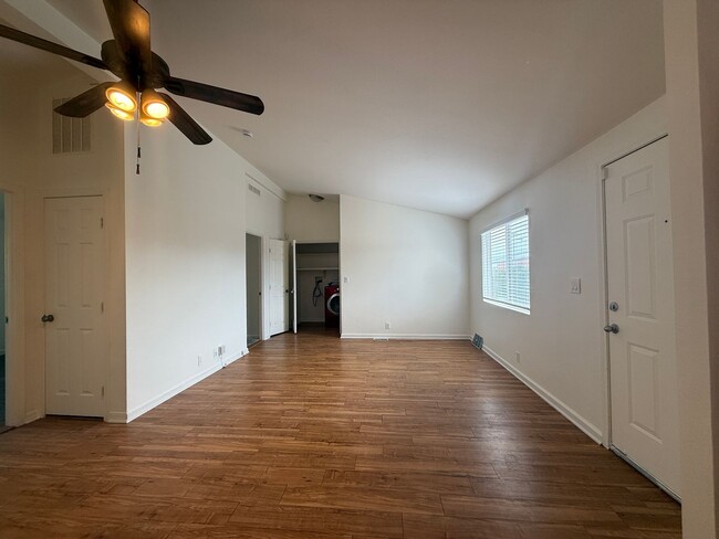Building Photo - SDS T 4005