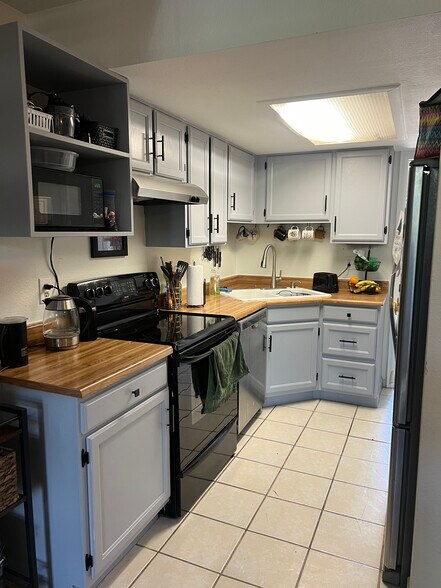 Building Photo - 1885 S Quebec Way