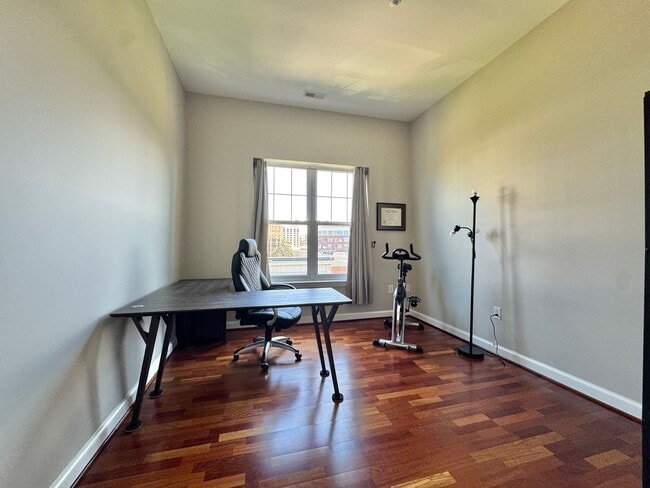 Building Photo - NEWPORT NEWS - STUNNING APARTMENT IN  THE POINT AT CITY CENTER