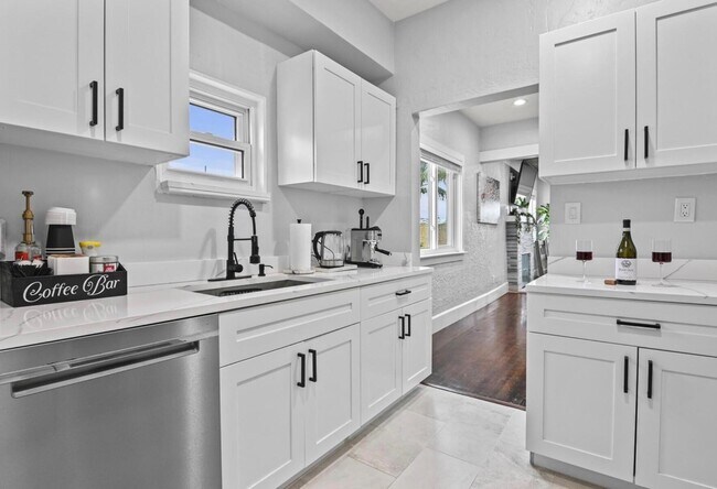 Building Photo - 424 Malverne Rd