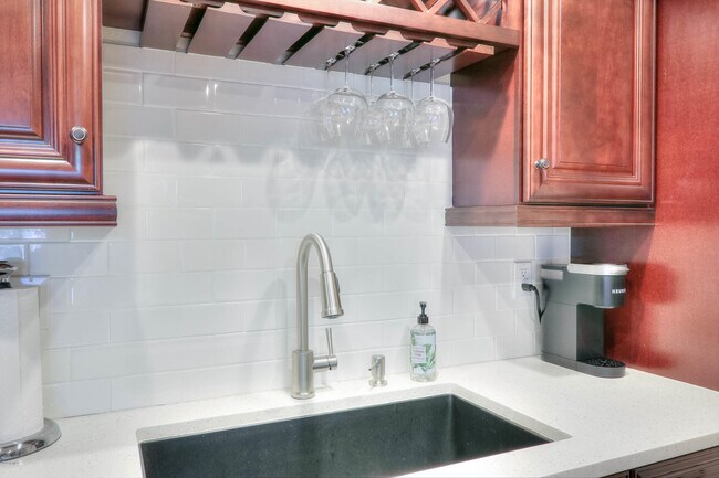 Building Photo - 7557 N Dreamy Draw Dr