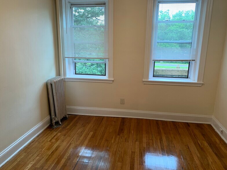 Building Photo - 360 Riverway