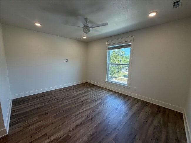 Building Photo - 1365 S Duncan Ave