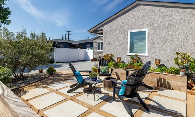 Building Photo - Beautiful 3 BEDROOM 2 BATH in Hawthorne with Garage. 1/2 off the 1st month of rent on OAC.