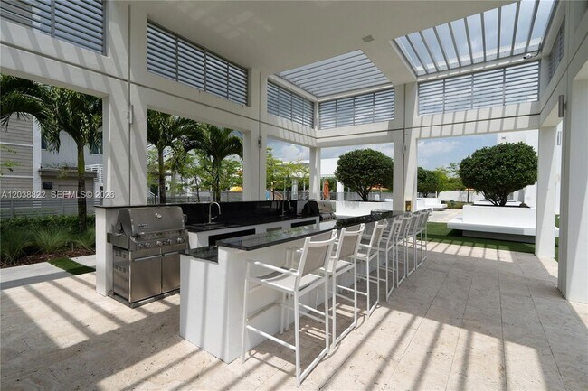 Building Photo - 10560 NW 63rd Terrace