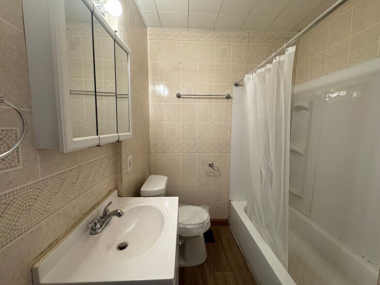 Building Photo - 205 6th St NW