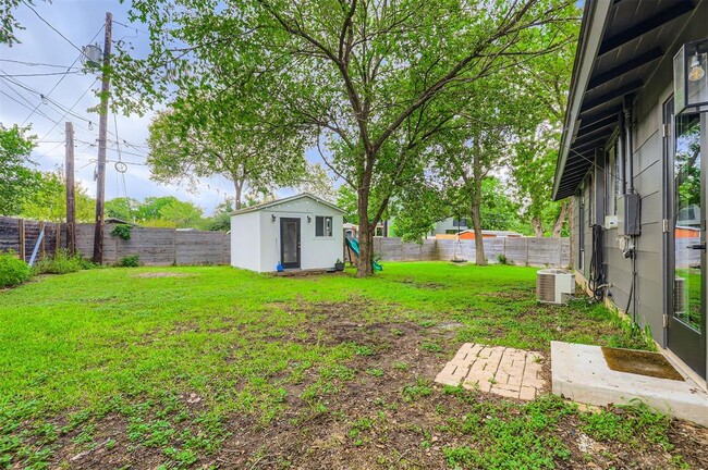 Building Photo - 5203 Avon Pl