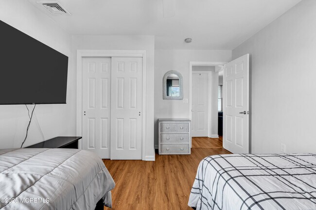 Building Photo - 27 Arnold Ave