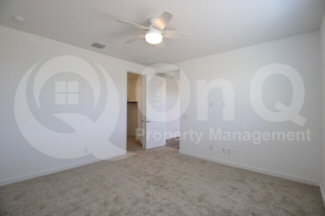 Building Photo - 3303 S Piedra Cir