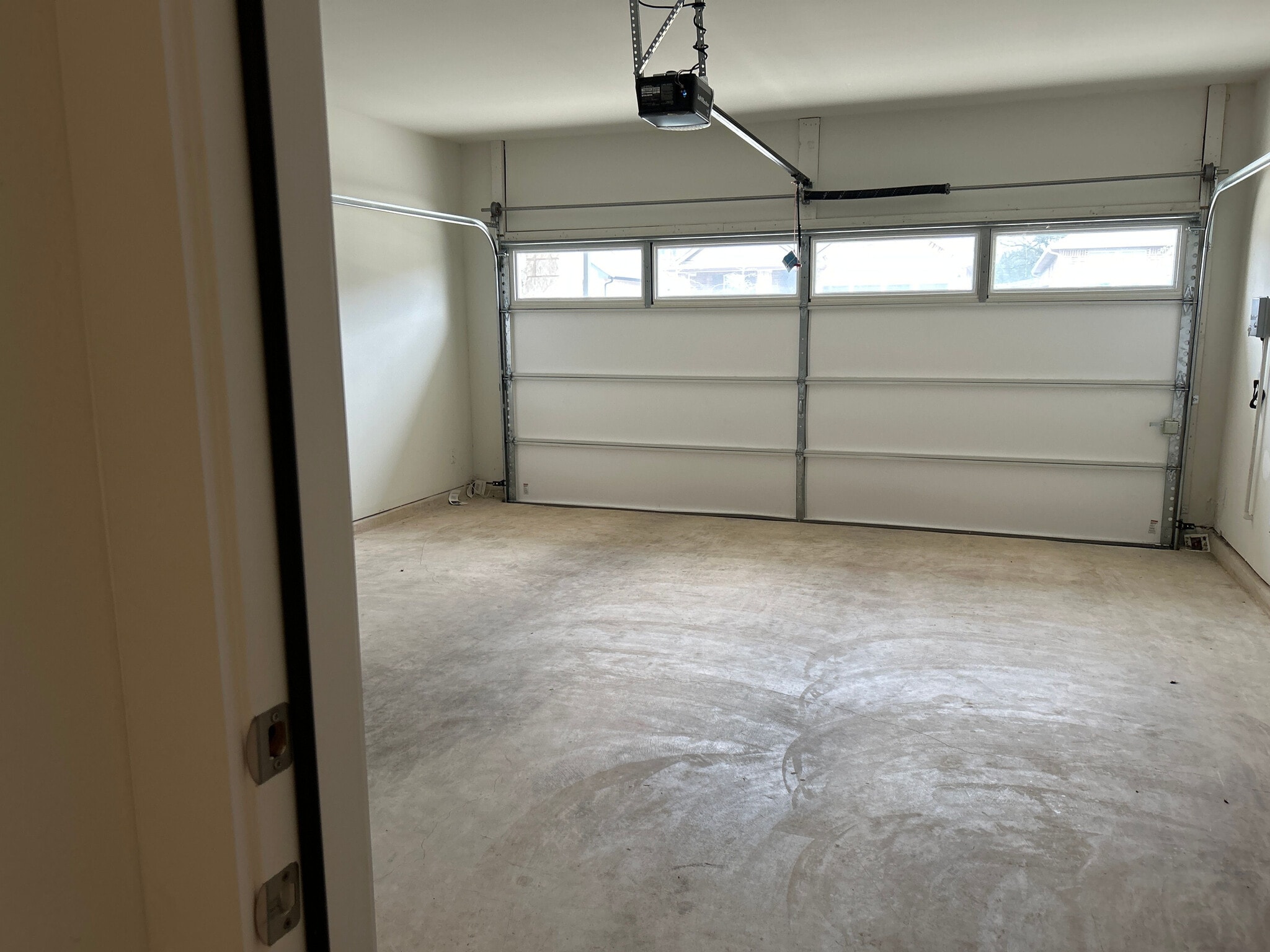 Building Photo - Room in House on Ruger Pass