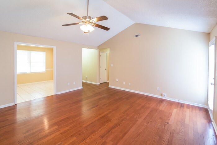 Building Photo - 306 Gippy Dr