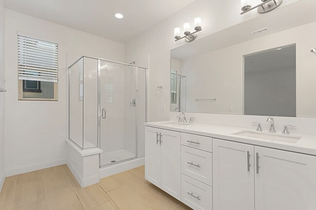 Building Photo - 2116 Solara Ln