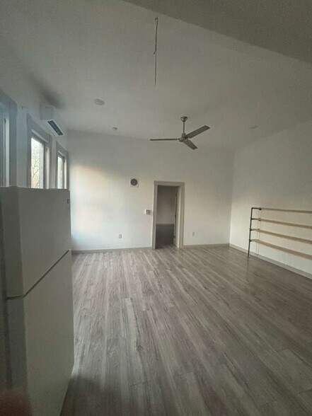 Building Photo - 2004 Monterey St