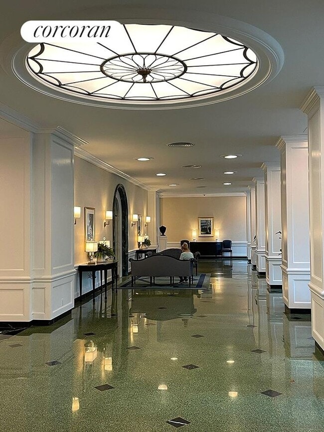 Building Photo - 215 E 68th St