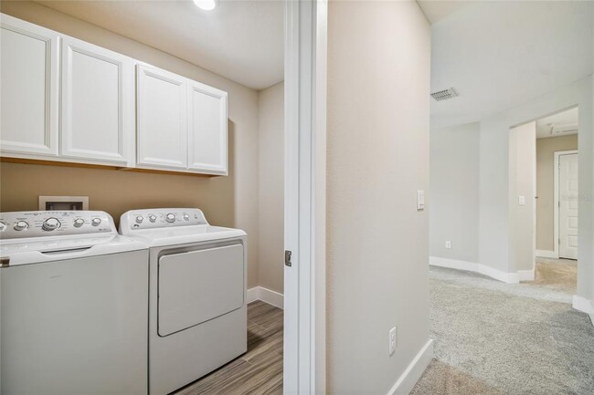 Building Photo - 9754 Little Bluestem Dr