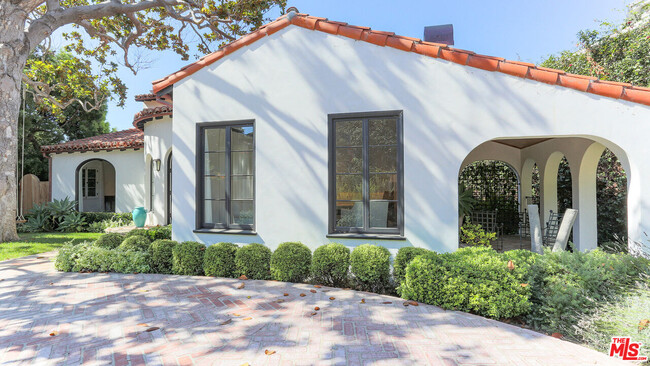 Building Photo - 317 Mesa Rd