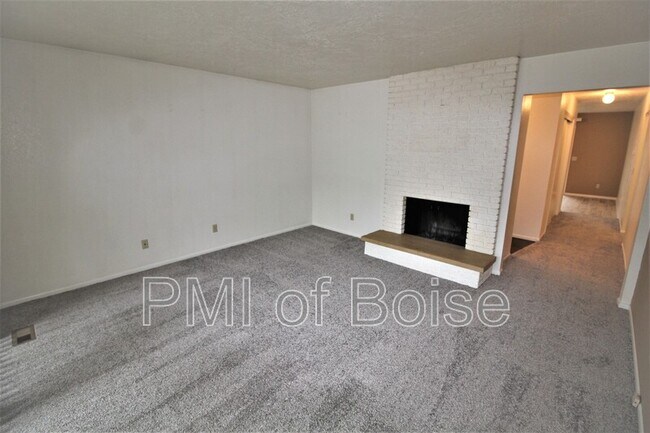 Building Photo - 7201 W Amity Rd