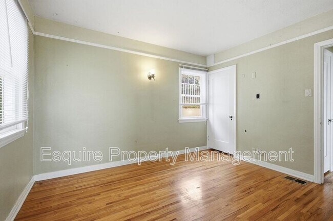 Building Photo - 2381 Hyland Ave