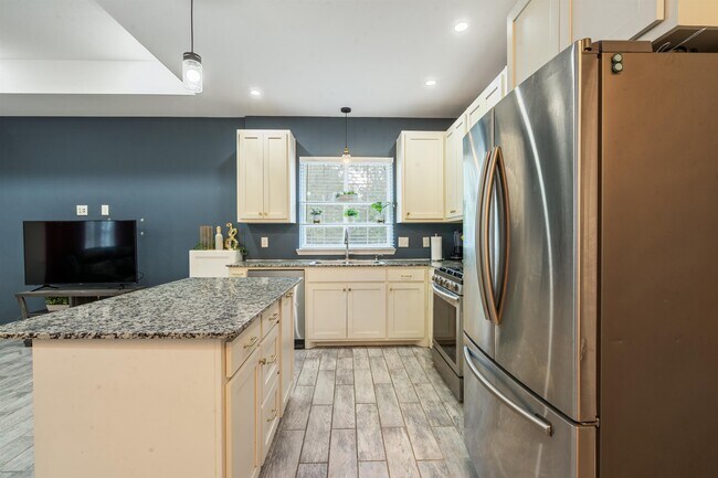 Building Photo - 200 Wallen St