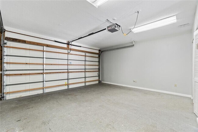 Building Photo - 5807 NE 21st Ave